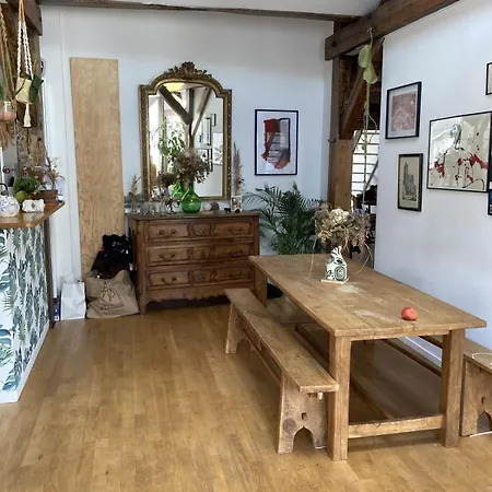 Former Cabinetmaker's Workshop In شقة *
