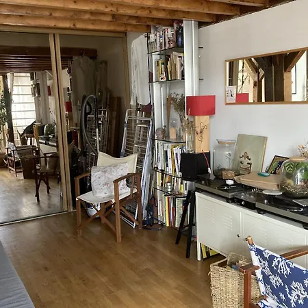 Former Cabinetmaker's Workshop In شقة